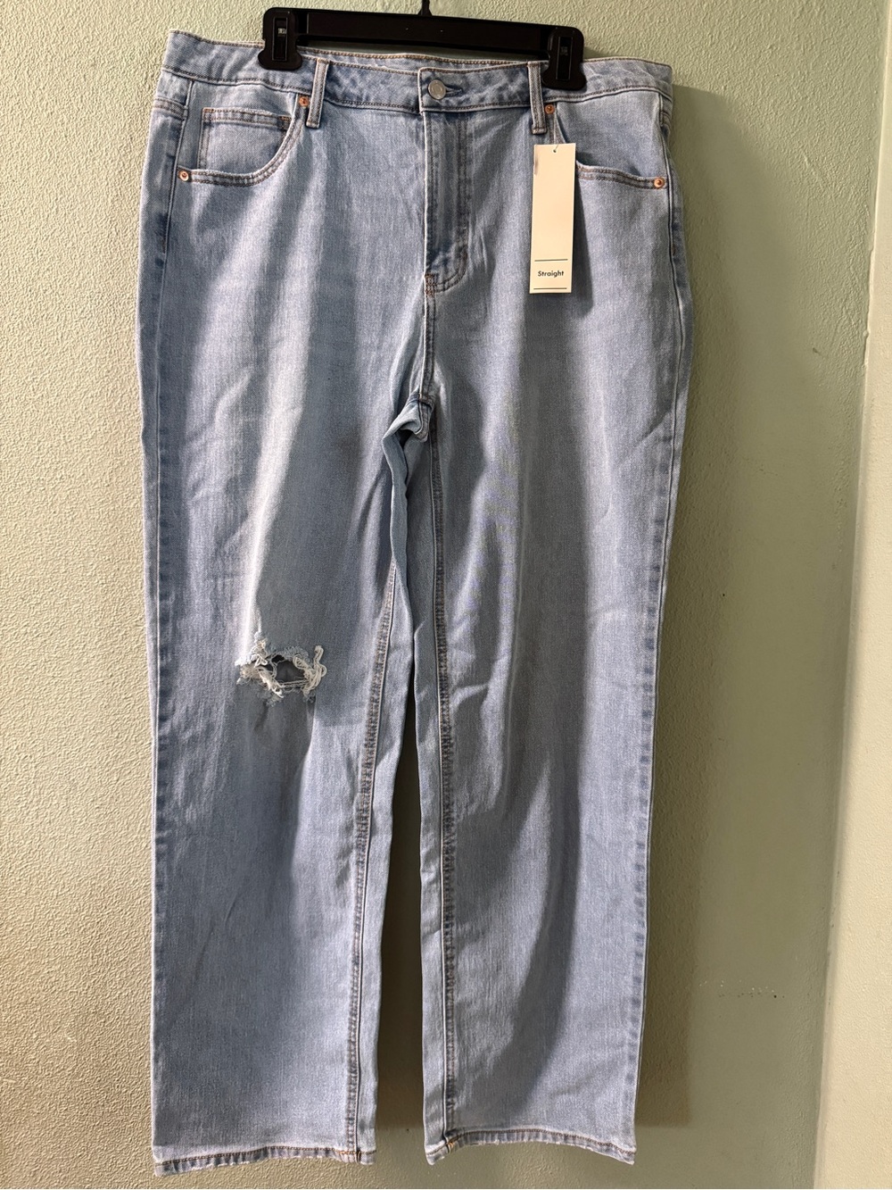 No Boundaries Light Blue Straight-Leg Jeans with Knee Rip size 18